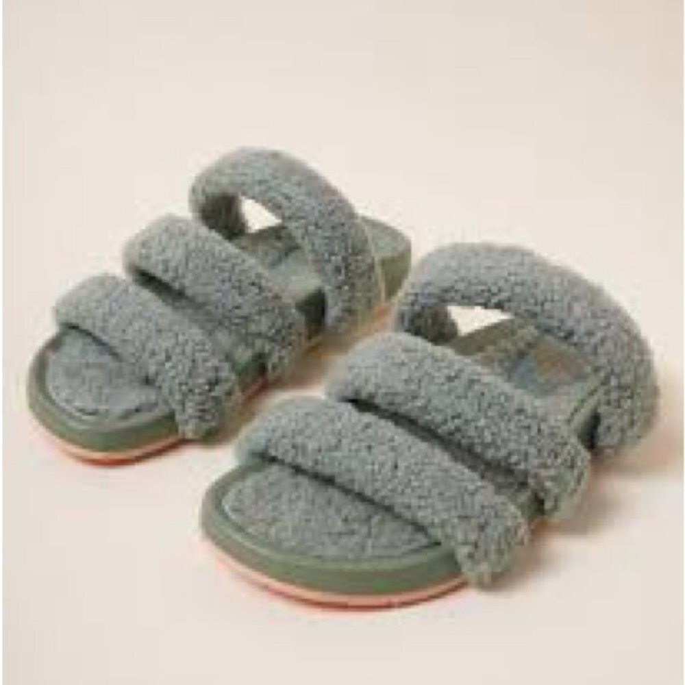 Charlotte Stone Dolly Strappy Shearling Sandal in Sage Green Size 5